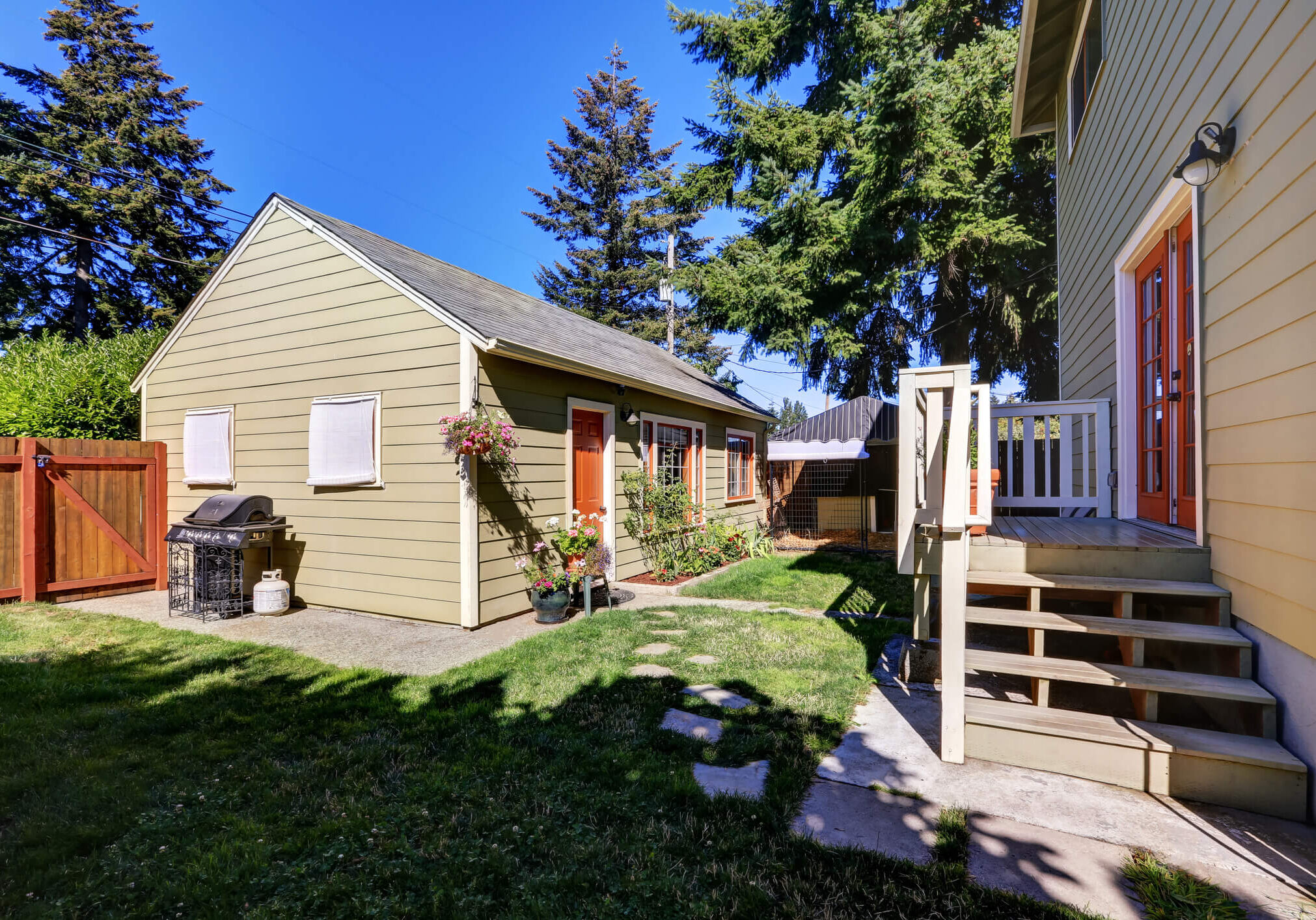 Accessory dwelling unit backyard home